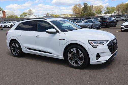 Glacier White Metallic 2022 Audi e-tron Premium