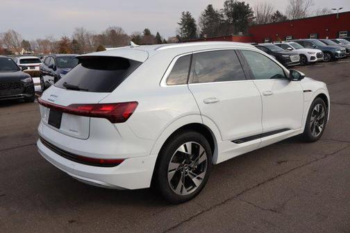 2022 Audi e-tron Premium Plus