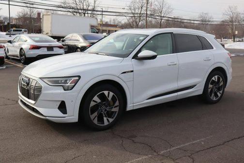 2022 Audi e-tron Premium Plus