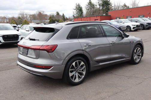 2021 Audi e-tron Premium Plus