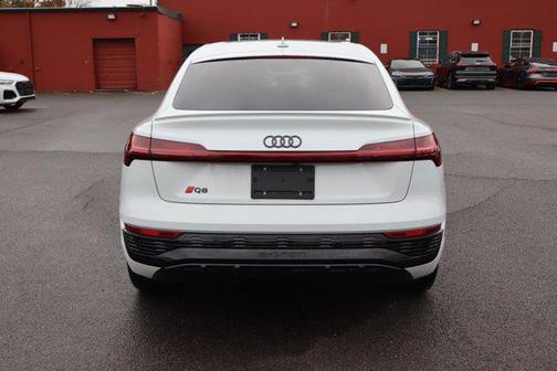 2024 Audi Q8 e-tron Prestige