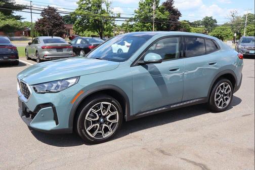 Cape York Green Metallic 2025 BMW X2 xDrive28i