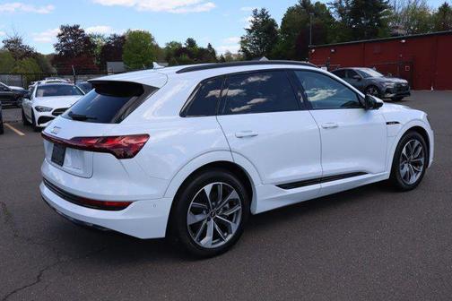 Glacier White Metallic 2021 Audi e-tron Premium Plus
