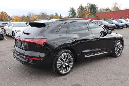 2024 Audi Q8 e-tron Premium Plus