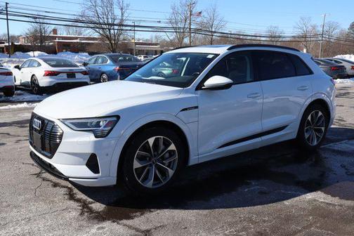 2021 Audi e-tron Premium Plus