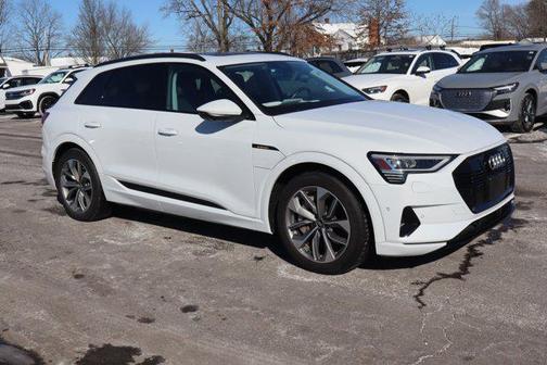 2021 Audi e-tron Premium Plus