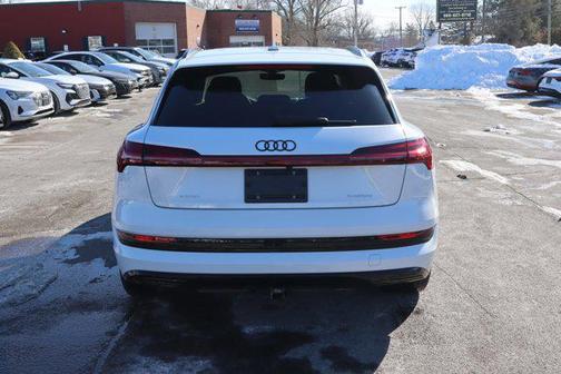 2021 Audi e-tron Premium Plus