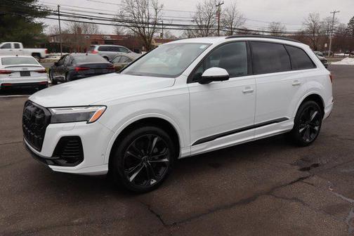 2025 Audi Q7 55 Premium Plus