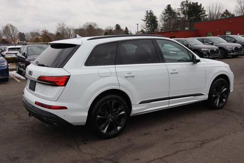 2025 Audi Q7 55 Premium Plus