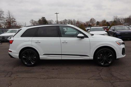 2025 Audi Q7 55 Premium Plus