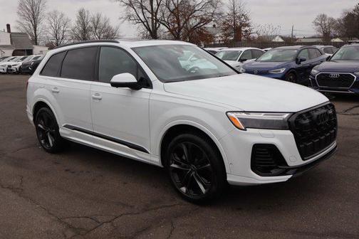 2025 Audi Q7 55 Premium Plus