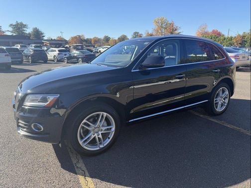 Mythos Black Metallic 2017 Audi Q5 2.0T Premium Plus