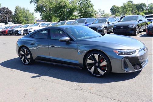 Daytona Gray Pearl Effect 2025 Audi S e-tron GT Premium Plus