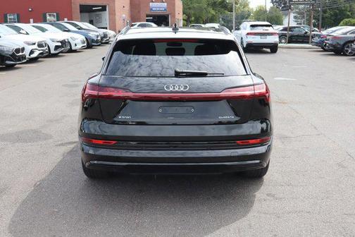 2021 Audi e-tron Premium