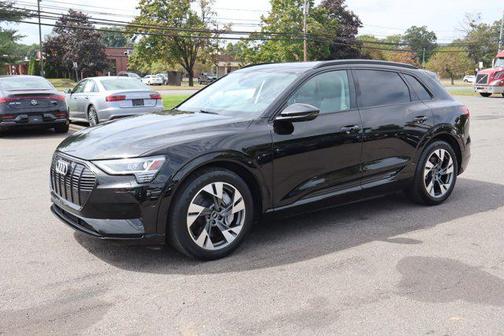 2021 Audi e-tron Premium