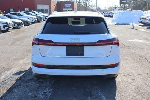 2021 Audi e-tron Premium