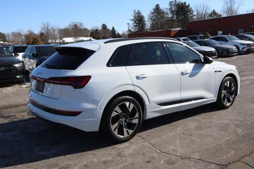 2021 Audi e-tron Premium