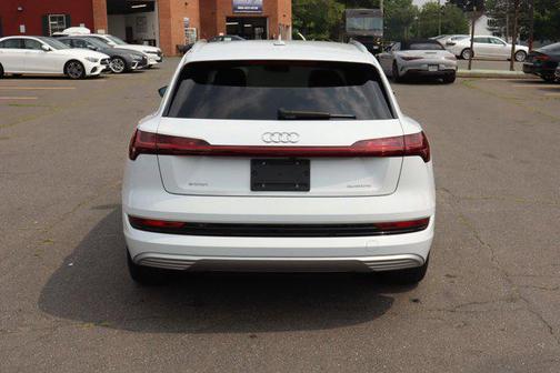 2021 Audi e-tron Premium Plus