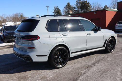 2025 BMW X7 M60i