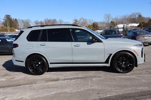 2025 BMW X7 M60i