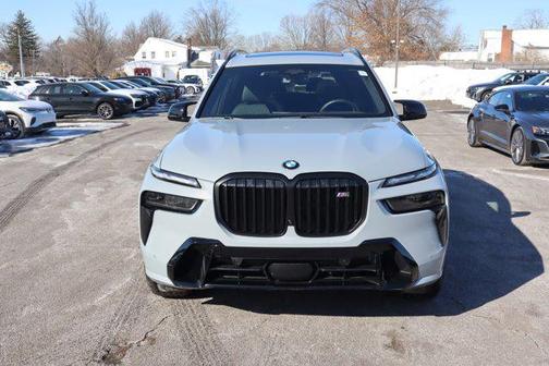 2025 BMW X7 M60i