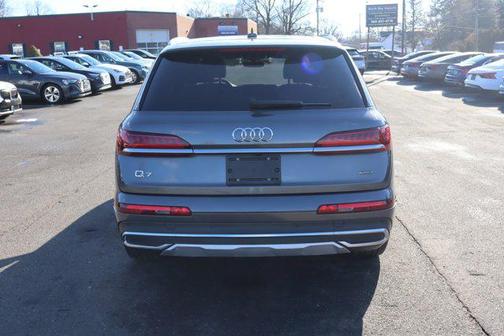 2022 Audi Q7 45 Premium