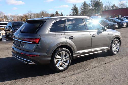 2022 Audi Q7 45 Premium