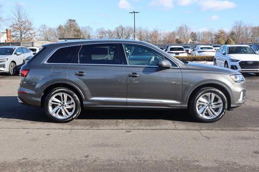 2022 Audi Q7 45 Premium