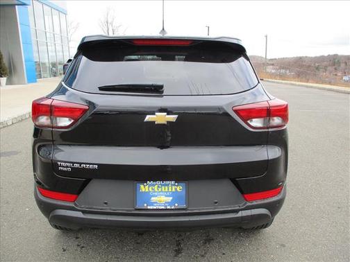 Mosaic Black Metallic 2024 Chevrolet Trailblazer LS