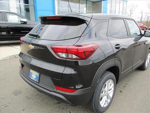 Mosaic Black Metallic 2024 Chevrolet Trailblazer LS