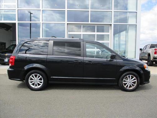 Black Onyx Crystal Pearlcoat 2019 Dodge Grand Caravan SXT