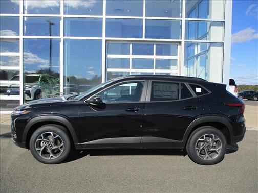 Mosaic Black Metallic 2026 Chevrolet Trax LT