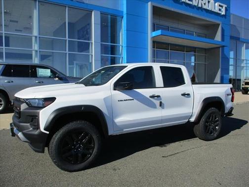 Summit White 2023 Chevrolet Colorado Trail Boss