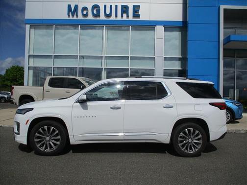 Summit White 2023 Chevrolet Traverse Premier