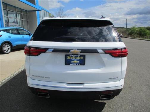 Summit White 2023 Chevrolet Traverse Premier
