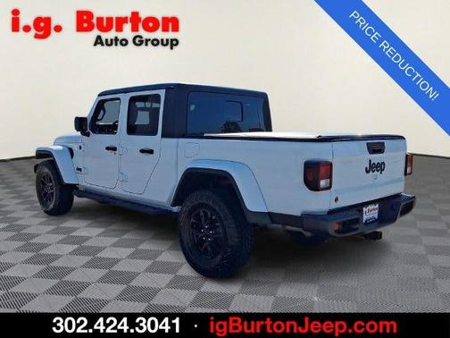 Bright White Clearcoat 2023 Jeep Gladiator Sport