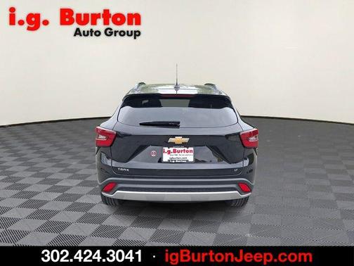 Black Metallic 2024 Chevrolet Trax LT