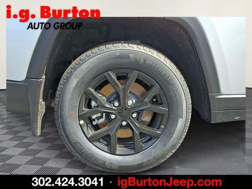 Silver Zynith 2026 Jeep Grand Cherokee L Laredo