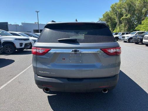 Steel Metallic 2020 Chevrolet Traverse LT Cloth