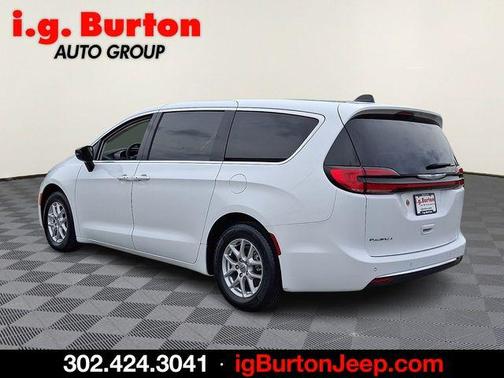 Bright White Clearcoat 2024 Chrysler Pacifica Touring-L