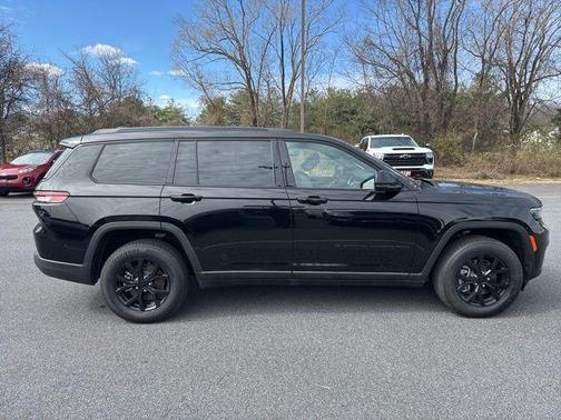2024 Jeep Grand Cherokee L Laredo