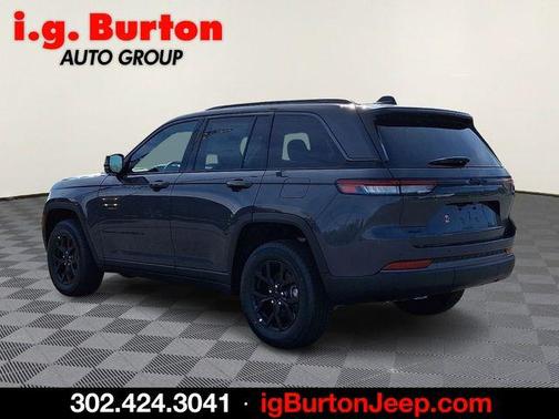 Metallic 2026 Jeep Grand Cherokee Laredo