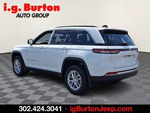 Bright White Clearcoat 2026 Jeep Grand Cherokee Laredo