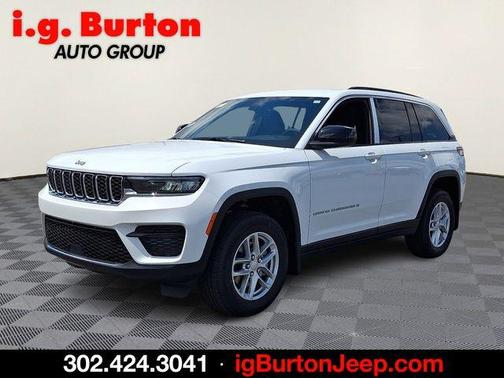 Bright White Clearcoat 2026 Jeep Grand Cherokee Laredo