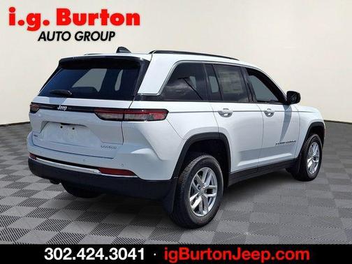 Bright White Clearcoat 2026 Jeep Grand Cherokee Laredo