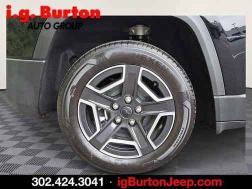 Diamond Black 2026 Jeep Cherokee LAREDO/LIMITED