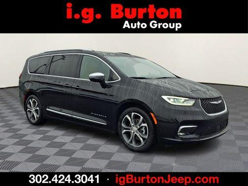 Diamond Black 2026 Chrysler Pacifica Pinnacle