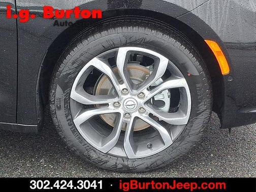 Diamond Black 2026 Chrysler Pacifica Pinnacle
