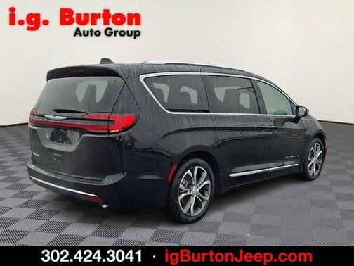 Diamond Black 2026 Chrysler Pacifica Pinnacle