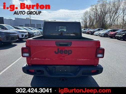 Firecracker Red Clearcoat 2022 Jeep Gladiator Sport